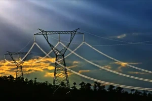 云南电网自主研发的“RIS+光纤”线路信息回传系统投入运行